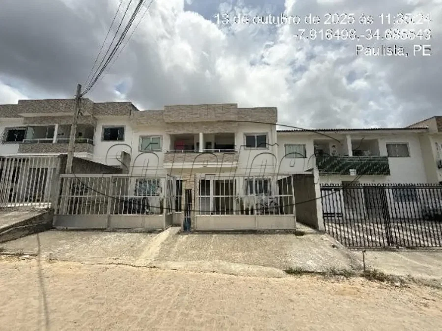 Apartamento com 2 quartos, varanda e 1 vaga de garagem
