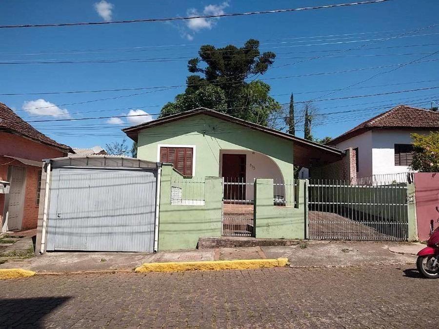 Casa padrão com 3 quartos, 2 banheiros, 1 vaga, 93,99m² construída