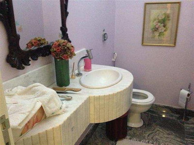 Casa em condomínio, 4 quartos, 2 banheiros, 200m², ocupada