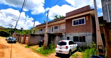 Condomínio Multifamiliar com 6 Casas (3 Inacabadas) e Churrasqueira