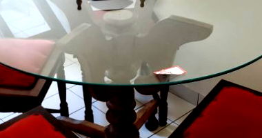 Mesa Redonda com 4 Cadeiras Vinho - Elegante e Funcional