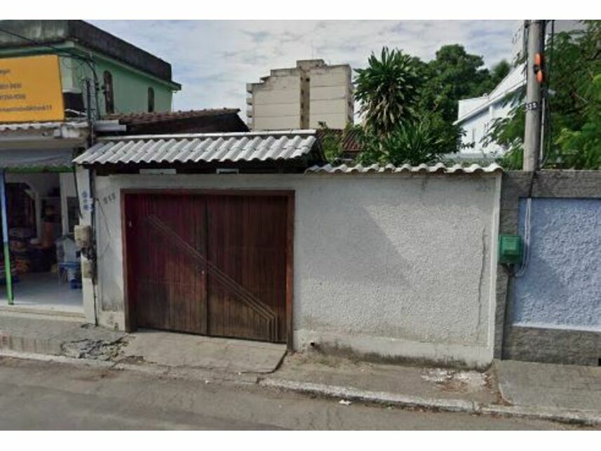 Casa em Leilão com 470,80m² de Terreno e 387m² Construída