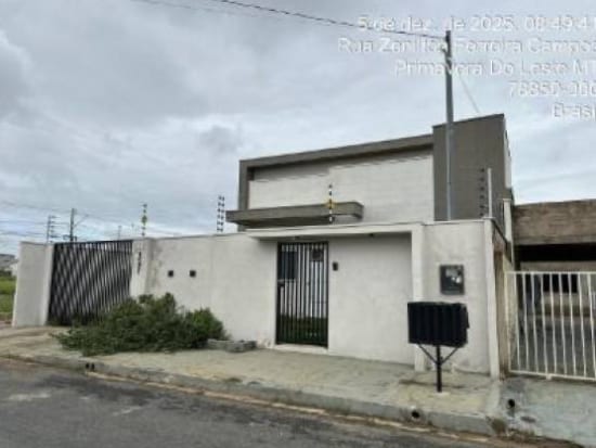 Casa com 1 vaga de garagem, 96,45 m² construídos, ocupada