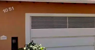 Casa com 159,82m² construída e 138,16m² de terreno, imóvel ocupado