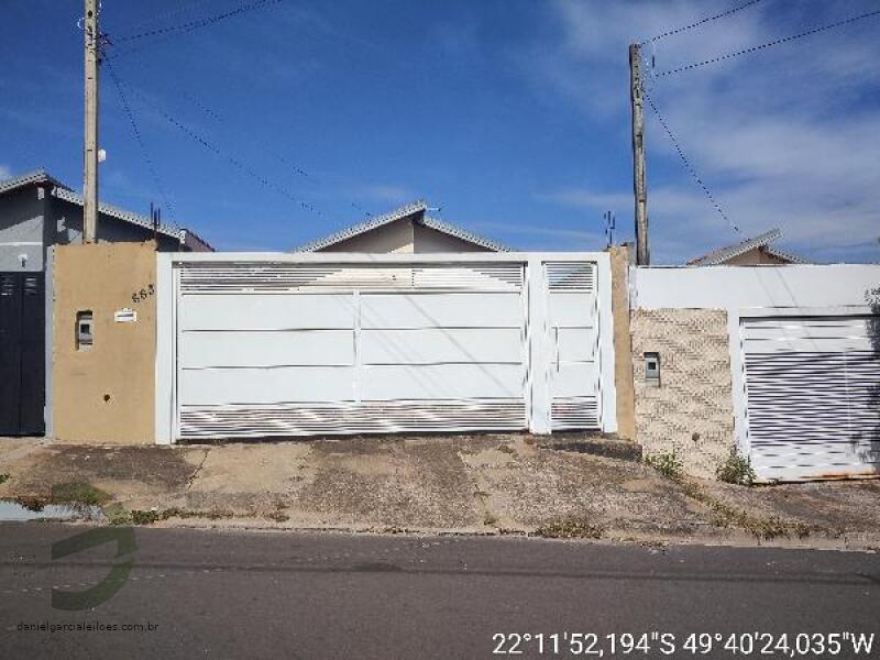 Casa com 2 quartos, banheiro, sala e cozinha, 45m² construída