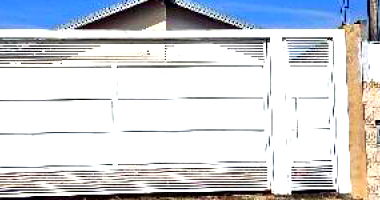 Casa com 2 quartos, banheiro, sala e cozinha, 45m² construída