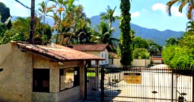 Casa espaçosa com 2.925m² de terreno em Vargem Grande