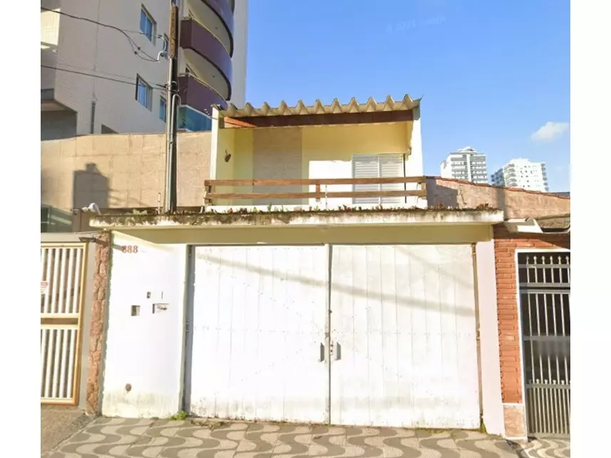 Casa com 223m² construída e 150m² de terreno, imóvel ocupado
