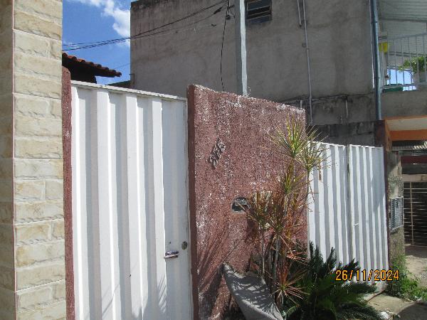 Casa com 2 Quartos e 1 Vaga em Santa Luzia