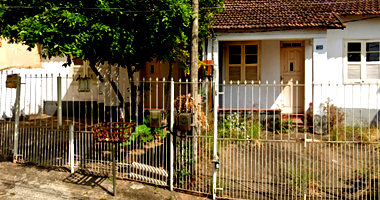 58,33% Terreno com 2 Casas - Volta Redonda