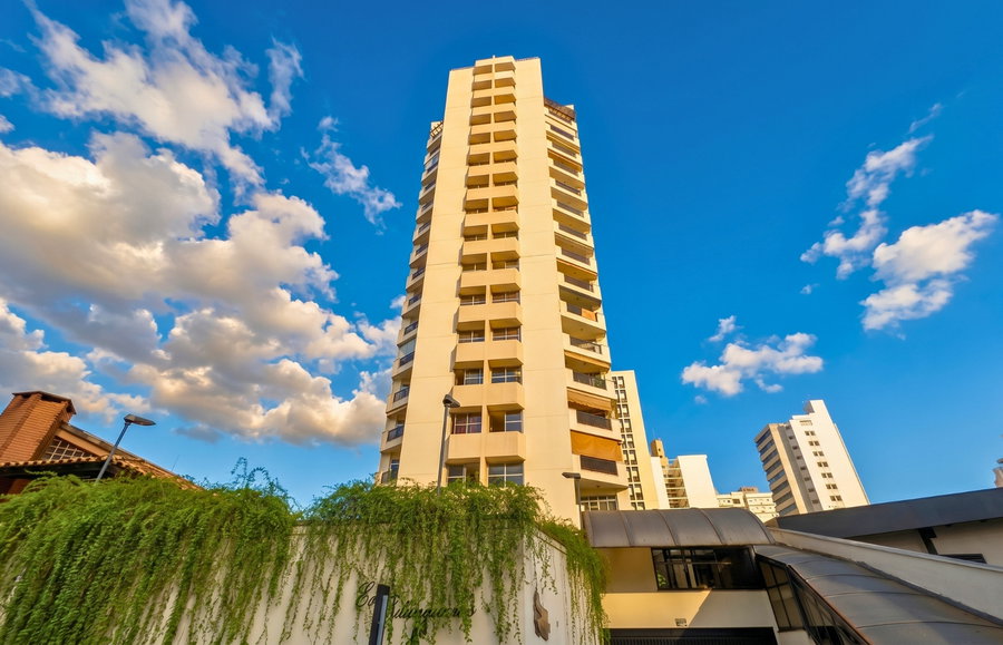 Apartamento de 226m² com 3 dormitórios no Edifício Pitangueiras