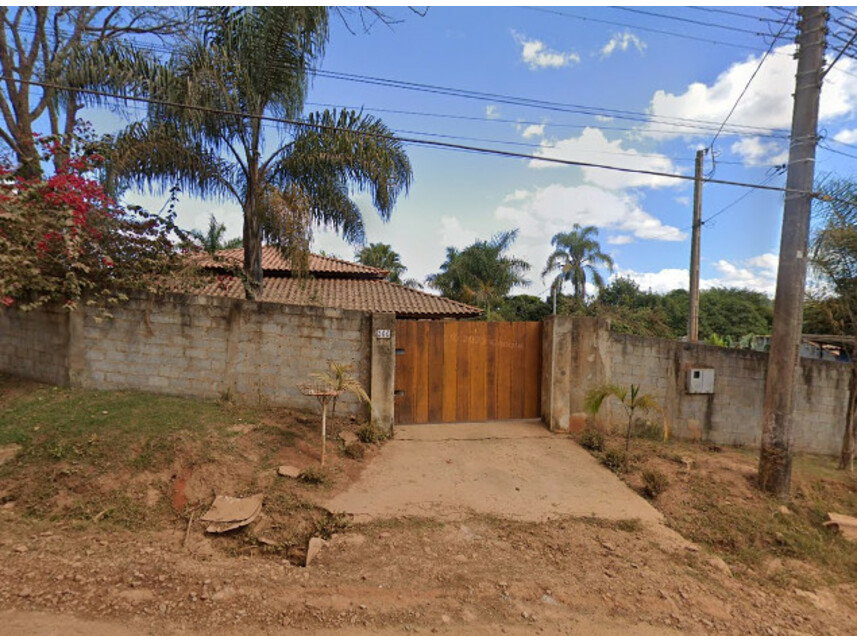 Casa com 3 quartos, 2 banheiros e 120,88m² construídos