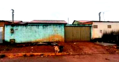 Casa Girassol em Cocalzinho de Goiás - 2 Quartos e 1 Banheiro