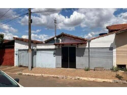 Casa no Centro com 124,65m² e 69,45m² construídos