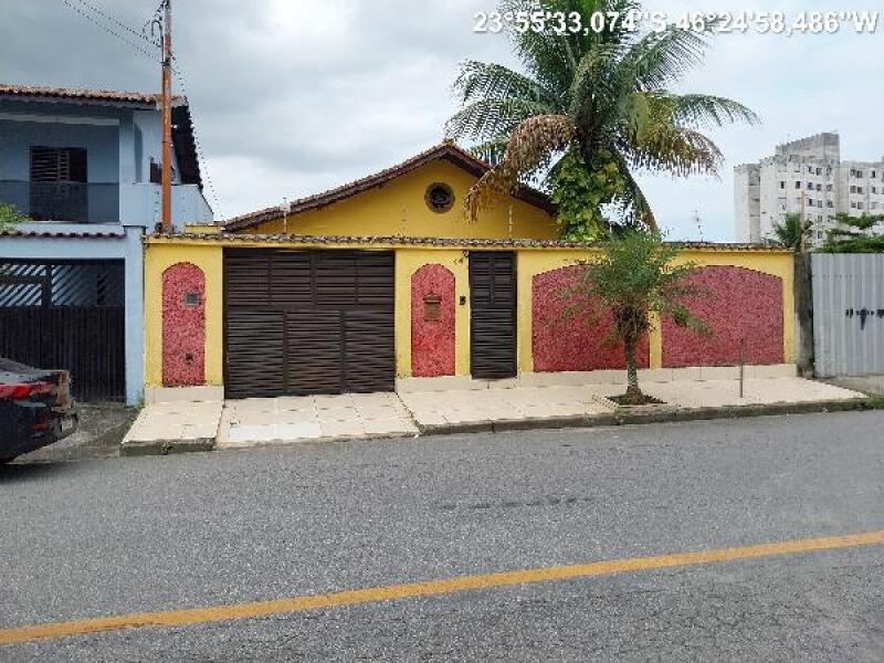 Casa com 3 quartos, 2 banheiros, 214.65m²