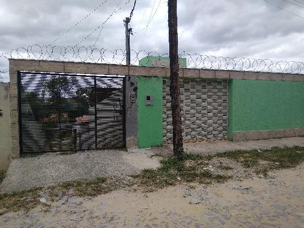 Casa com 2 quartos e 1 vaga em Esmeraldas/MG