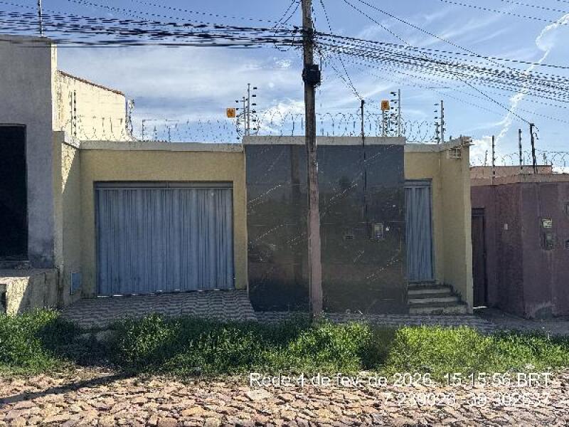 Casa com 2 quartos, 2 banheiros e 1 vaga de garagem