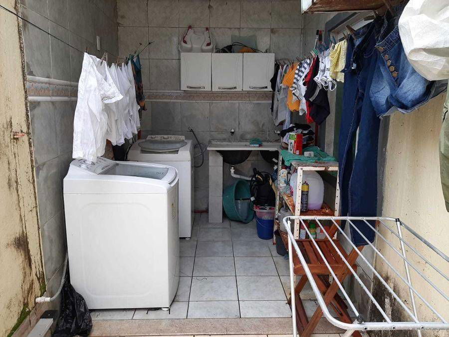 Casa com 3 quartos, 2 banheiros e 2 vagas, 140m² construída