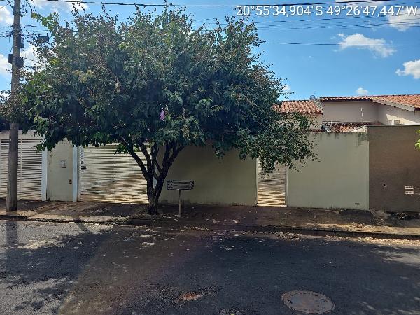 Casa com 2 quartos, 55m², 1 vaga, desocupada