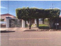 Casa residencial com 3 quartos, 2 banheiros e garagem para 3 carros