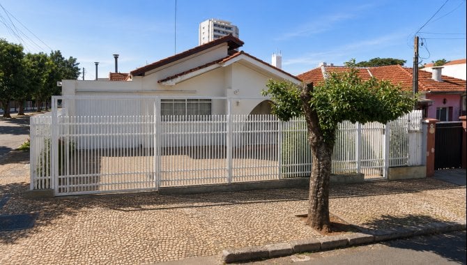 Casa espaçosa com 3 quartos e garagem
