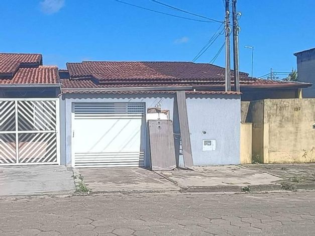 Casa com 3 quartos, 3 banheiros e 1 vaga de garagem