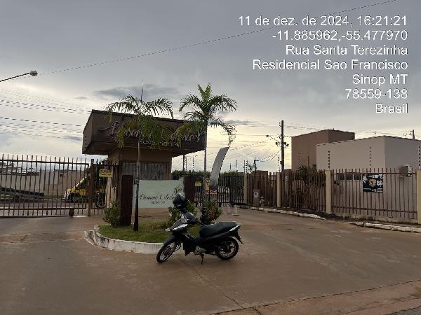 Casa com 2 Quartos e 2 Vagas em Sinop - MT