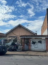 Casa de Alvenaria em São Leopoldo, 220m², 3 quartos, 2 banheiros