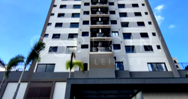Apartamento 8º andar com 2 vagas e depósito, desocupado