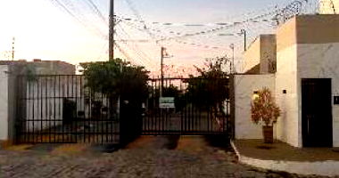 Casa com 2 quartos, 2 salas e 1 banheiro