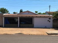 Casa padrão ocupada com 190m² construída e 300m² de terreno