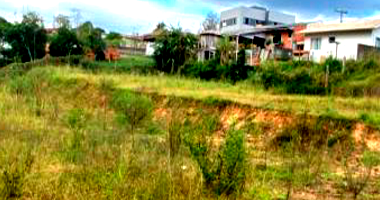 Espaçoso Terreno com 1.595m² em Área Central - Ocupado