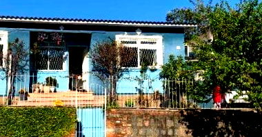 Casa padrão 3 quartos, 2 banheiros, 2 vagas, 131m² construída, ocupada