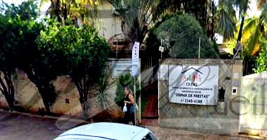 Casa residencial com 4 suítes, piscina e garagem para 4 carros