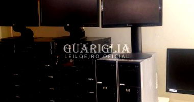 Lote 241: 20 Microcomputadores e 4 Monitores
