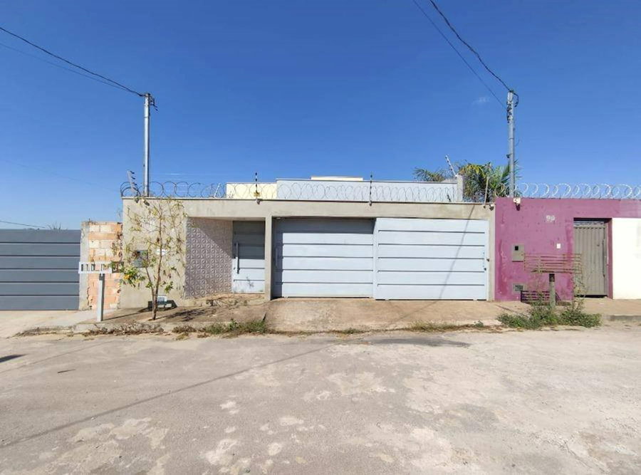 Casa com 3 quartos, 2 banheiros e 1 vaga de garagem