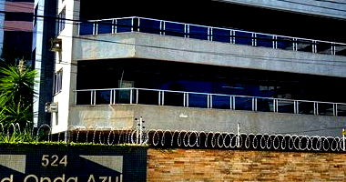 Prédio com 3 apartamentos, 2 suítes por apto, área 499m²