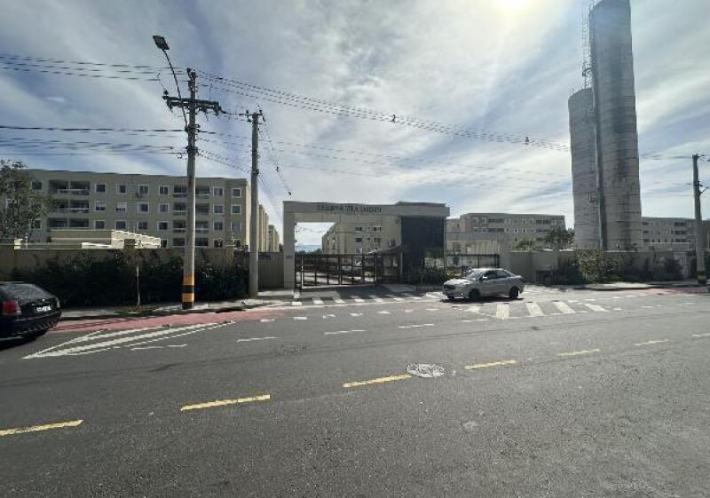 Apartamento com 2 Quartos e Vaga de Garagem em Condomínio