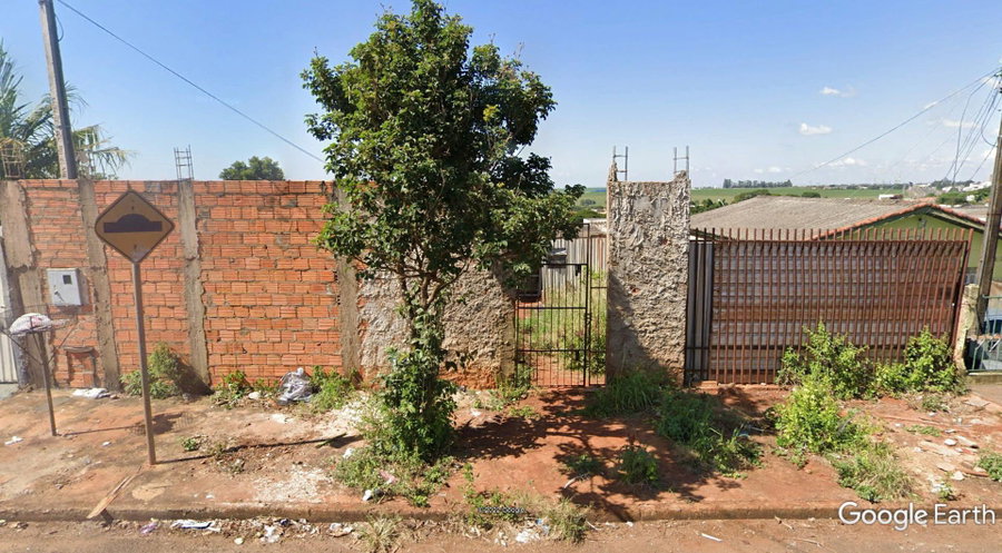 Casa com 300m² de terreno e 60m² construída em Cambé/PR
