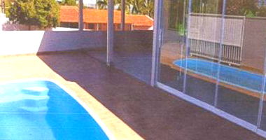 Imóvel Residencial com 4 Quartos e Piscina em Carlópolis-PR