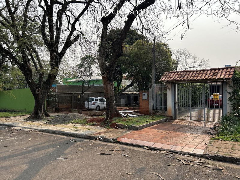 Casa com 3 quartos, 1 banheiro, 326,99m² construída, ocupada