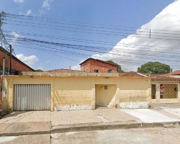 Casa com 3 Quartos e Amplo Quintal em Castanhal/PA