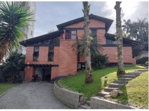 Casa com 3 quartos, 269,46m², ocupada, Joinville
