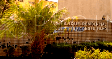 Apartamento com 3 quartos e box de garagem em condomínio