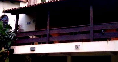 Casa espaçosa com 3 quartos e 6 banheiros em área de 2436 m², ocupada