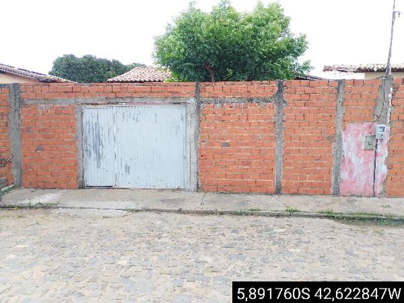 Casa com 3 quartos em Água Branca/PI