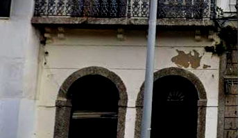 Lote Único com 2 Imóveis Comerciais na Rua do Mercado