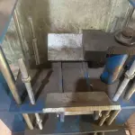 Máquina de centragem/desempenagem de rodas para motocicletas