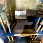 Máquina de centragem/desempenagem de rodas para motocicletas