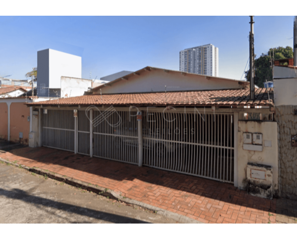 Duas casas residenciais com 6 quartos e 3 banheiros, área 269,79m², imóvel ocupado